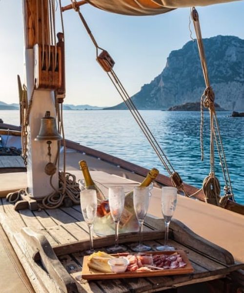 tour-boat-aperitif-sunet-tavolara-2