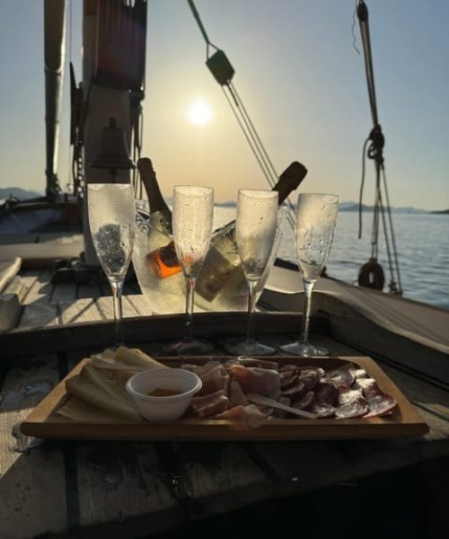 tour-boat-aperitif-sunet-tavolara-4