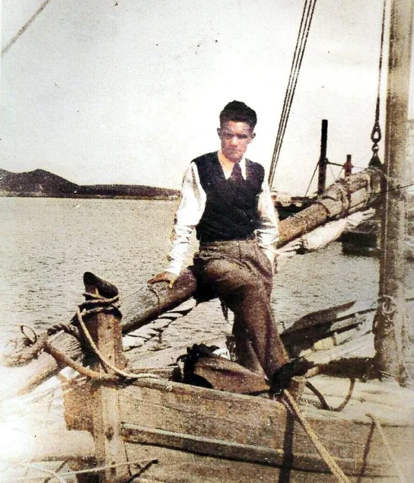 sail-epoch-detail bow old boat